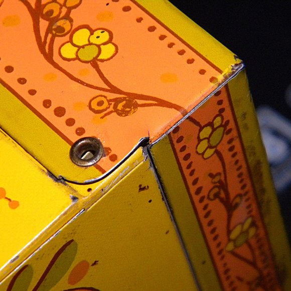 Vintage Avon Yellow Recipe Box with old recipe cards - Picture 7 of 7